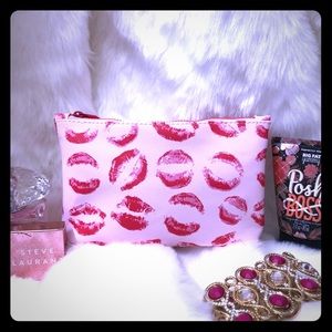 NWOT Kisses Cosmetic Bag